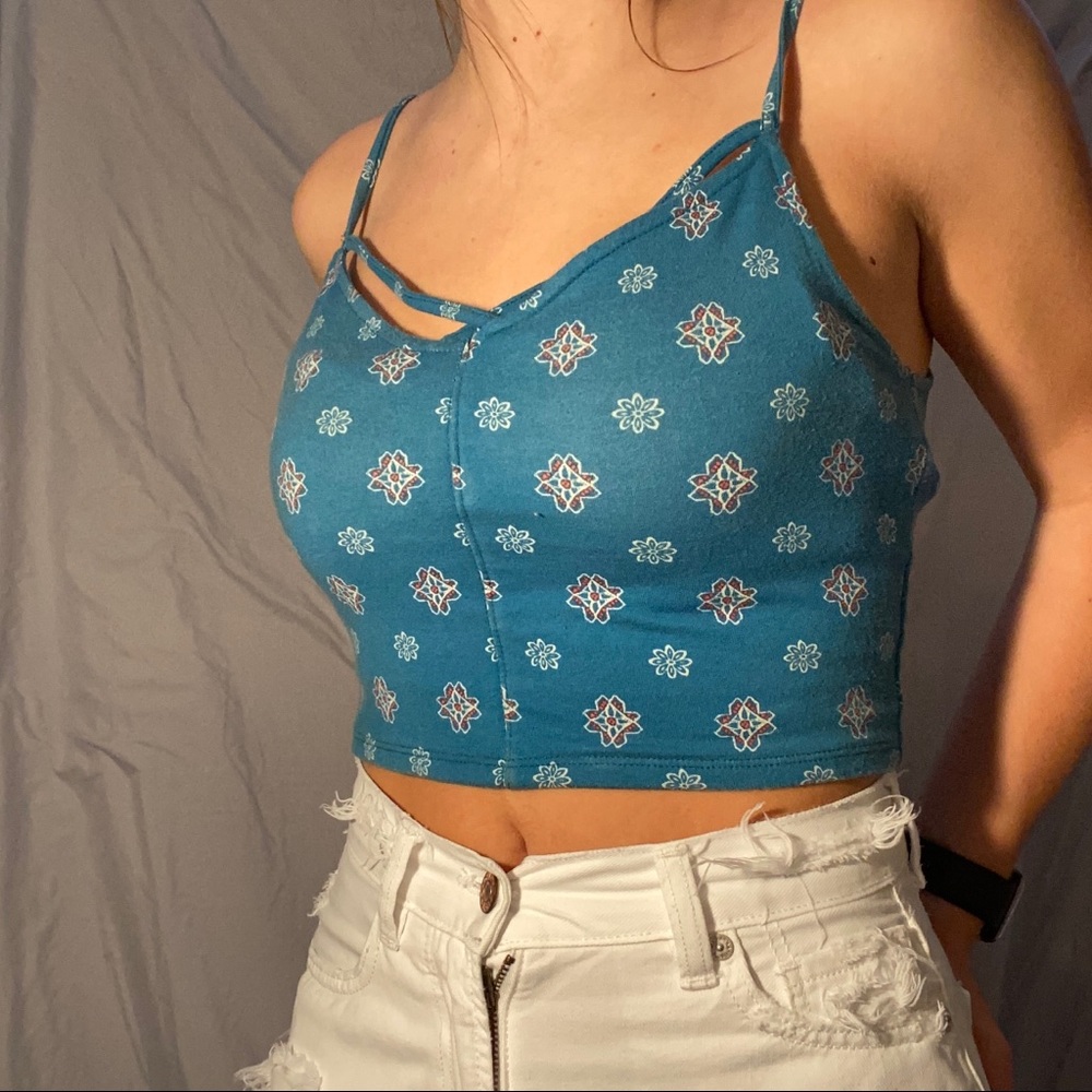 hollister crop top ✨